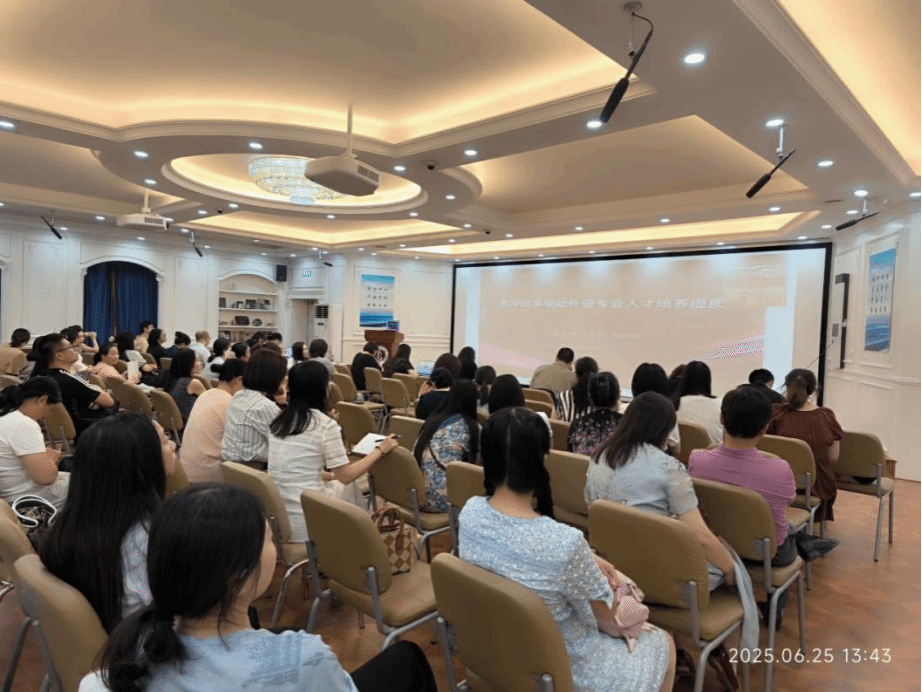 bwin官网举办学行创新人才培养的教学改革专题系列讲座